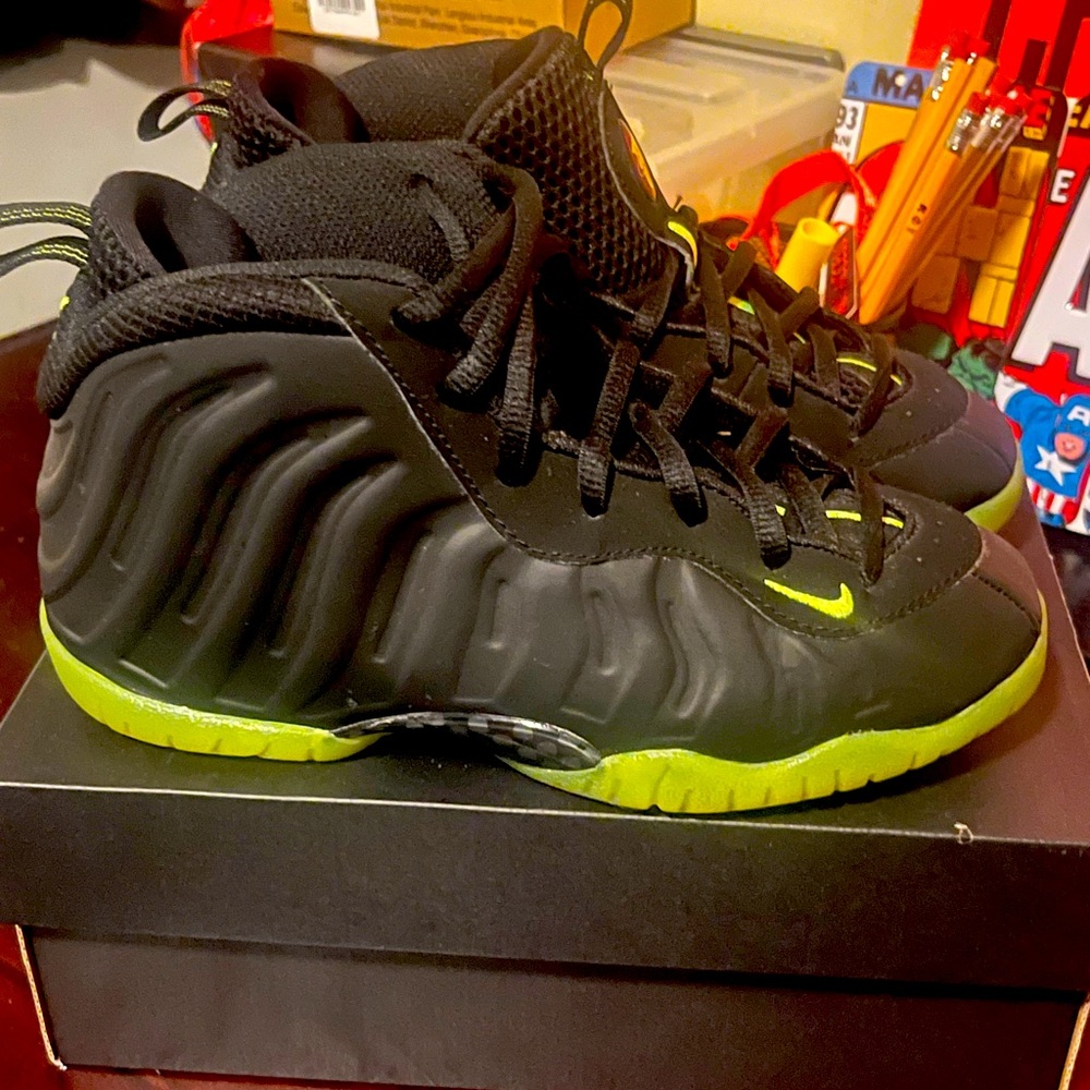 Nike Kids Black and Volt Foamposite-Style Athletic Sneakers